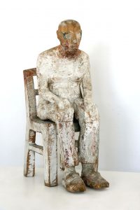 Sławoj Ostrowski "Emeryt", 1990, drewno polichromowane, dzięki uprzejmości Centrum Rzeźby Polskiej w Orońsku, fot. Jan Gaworski