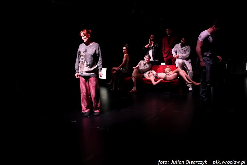 „Fedra, czyli historia flanelowego wstydu” w reżyserii Agaty Dudy- Gracz | Teatr Układ Formalny
