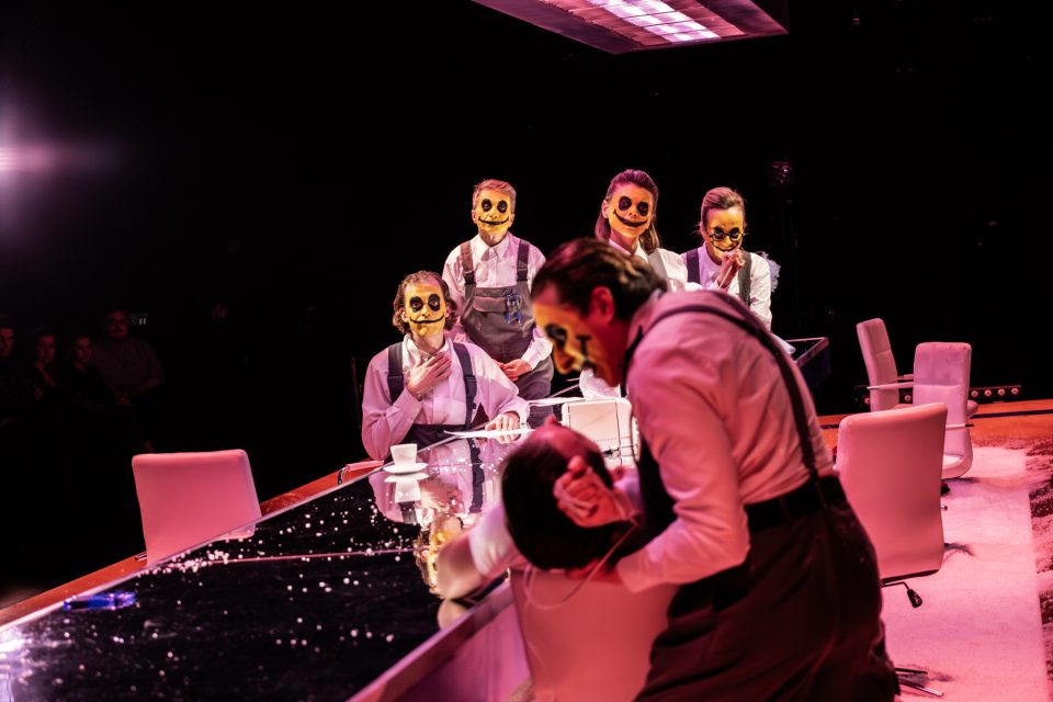 „Strefa 0” czyli biurokracja w maskach | po premierze we Wrocławskim Teatrze Współczesnym