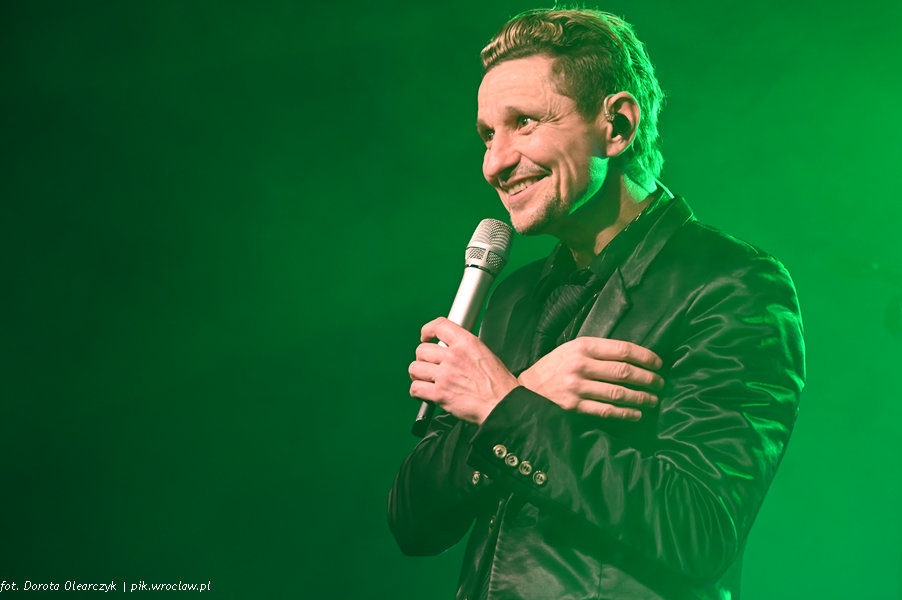 Janusz Radek w „Męskiej Stronie Piosenki” | wybitny wieczór posklejany z różnorodności