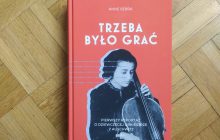 „Trzeba było grać. Pierwszy reportaż o dziewczęcej orkiestrze z Auschwitz” Anne Sebba