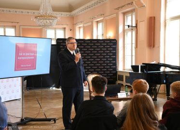 O współczesnych upiorach w operze | „iGranie z Potworami” w Operze Wrocławskiej | premiera